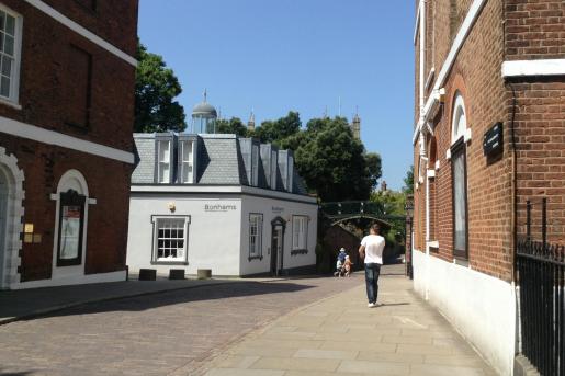 towards Cathedral Close